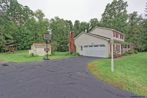 2024 Oak Tree Ln, Schenectady, NY 12303 photo 13