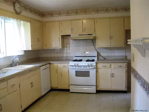17 Bartlett Ln, Delmar, NY 12054 photo 9