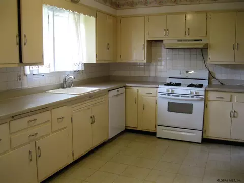 17 Bartlett Ln, Delmar, NY 12054 photo 8