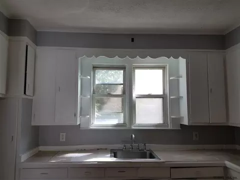 809 Locust Ave, Schenectady, NY 12307 photo 10