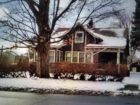 1802 Hamburg St, Schenectady, NY 12303 photo 1