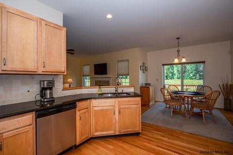 82 Sheldon Dr, Mechanicville, NY 12118 photo 9