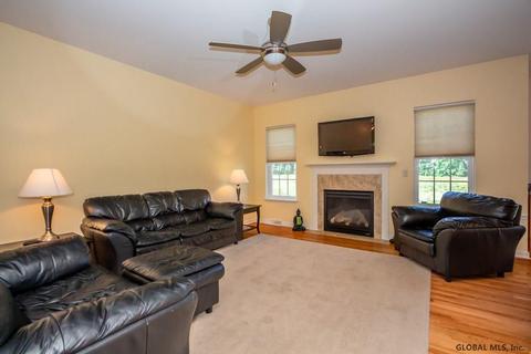 82 Sheldon Dr, Mechanicville, NY 12118 photo 3