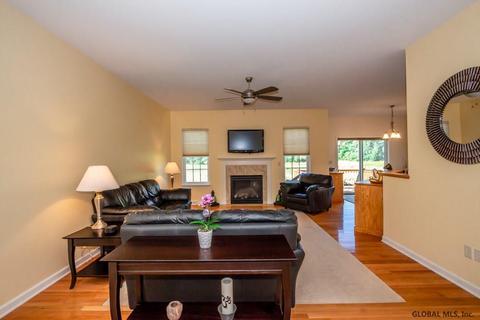 82 Sheldon Dr, Mechanicville, NY 12118 photo 4