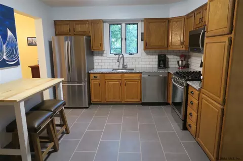75 Orchard St, Delmar, NY 12054 photo 8