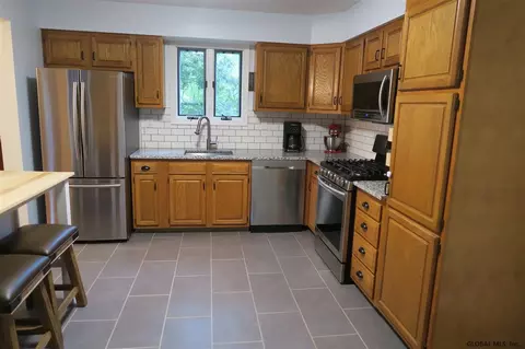 75 Orchard St, Delmar, NY 12054 photo 6