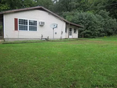 27 Safford Rd, Argyle, NY 12809 photo 2