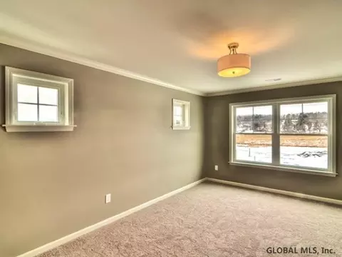 503 Grayson Pl, Schenectady, NY 12309 photo 3