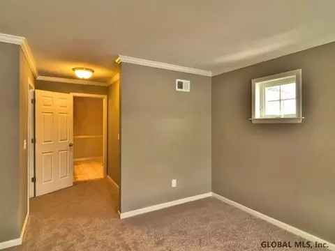 503 Grayson Pl, Schenectady, NY 12309 photo 4