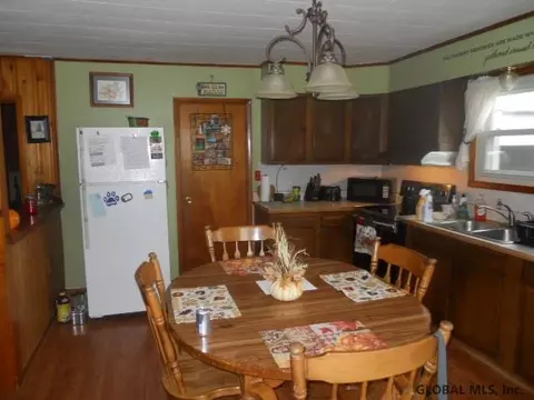70 Spring St, Cambridge, NY 12816 photo 3