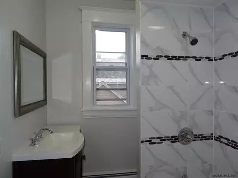 226 Cherry St, Schenectady, NY 12306 photo 31