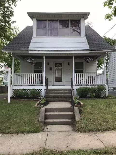 1019 Dean St, Schenectady, NY 12309 photo 1