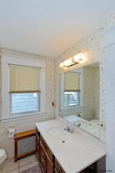 1019 Dean St, Schenectady, NY 12309 photo 14