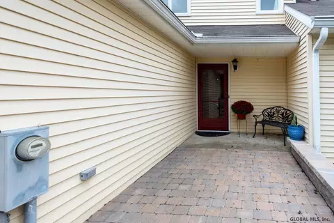 15 Constitution Dr, Glenmont, NY 12077 photo 5
