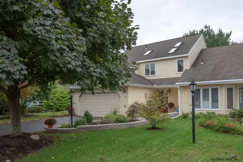 15 Constitution Dr, Glenmont, NY 12077 photo 2