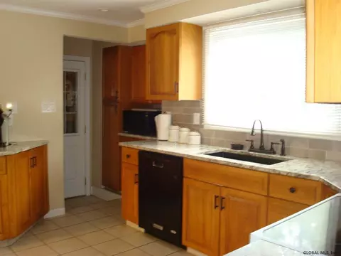 400 Elm Ave, Selkirk, NY 12158 photo 3