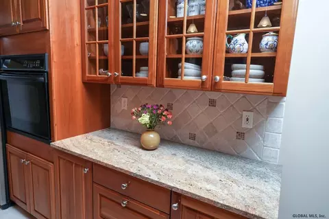 105 Dedham Post Rd, Schenectady, NY 12303 photo 5
