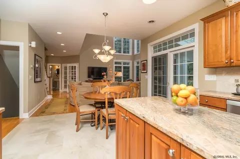 105 Dedham Post Rd, Schenectady, NY 12303 photo 6