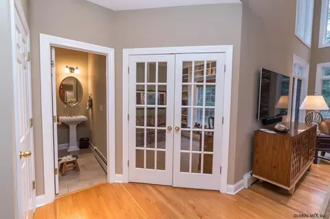 105 Dedham Post Rd, Schenectady, NY 12303 photo 23
