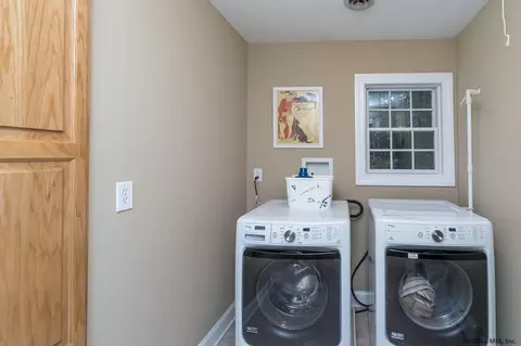 105 Dedham Post Rd, Schenectady, NY 12303 photo 38