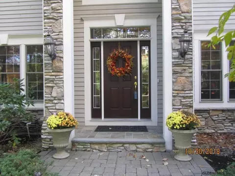105 Dedham Post Rd, Schenectady, NY 12303 photo 2