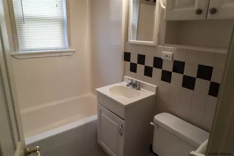 117 Jackson Ave, Schenectady, NY 12304 photo 12