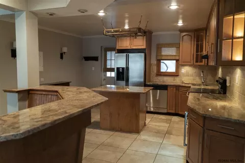 117 Jackson Ave, Schenectady, NY 12304 photo 5
