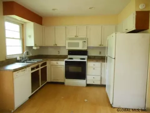 874 Charlton Rd, Schenectady, NY 12302 photo 8