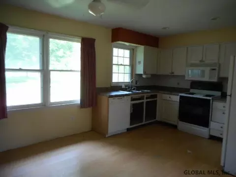874 Charlton Rd, Schenectady, NY 12302 photo 7