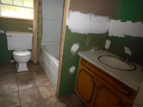 874 Charlton Rd, Schenectady, NY 12302 photo 10