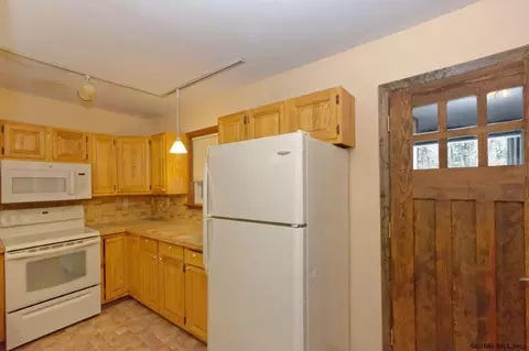 1175 Gordon Rd, Schenectady, NY 12306 photo 3