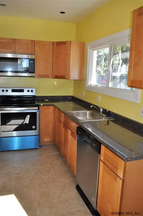 54 Willow Ave, Schenectady, NY 12304 photo 8