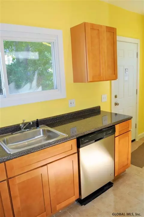 54 Willow Ave, Schenectady, NY 12304 photo 10
