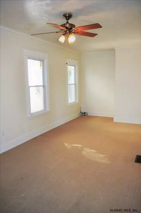54 Willow Ave, Schenectady, NY 12304 photo 4