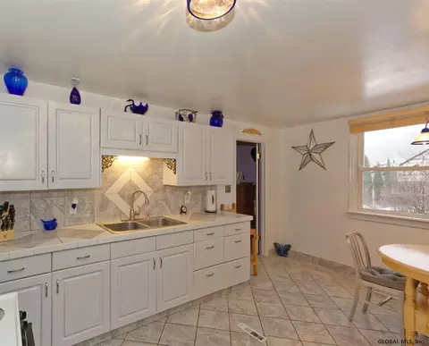 3226 Williams St, Schenectady, NY 12306 photo 6