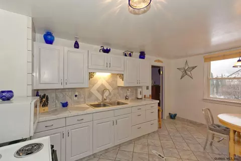 3226 Williams St, Schenectady, NY 12306 photo 8