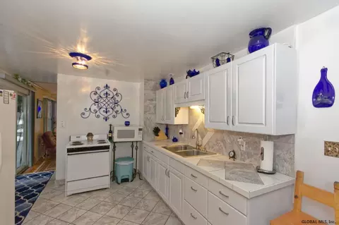 3226 Williams St, Schenectady, NY 12306 photo 9