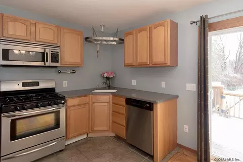 6130 Johnston Rd, Slingerlands, NY 12159 photo 5