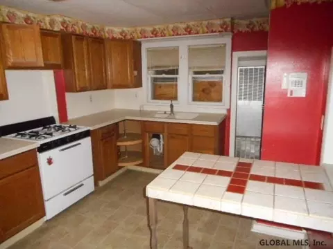 915 Brandywine Ave, Schenectady, NY 12308 photo 2