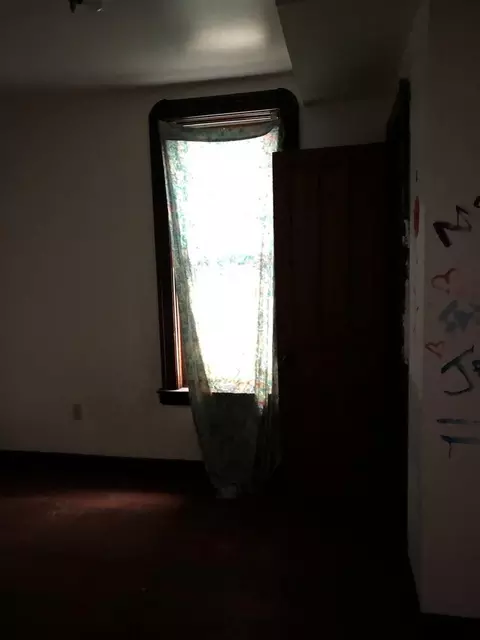 83 Mcclellan St, Schenectady, NY 12304 photo 4