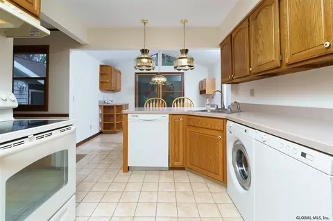 183 Benjamin St, Schenectady, NY 12303 photo 8