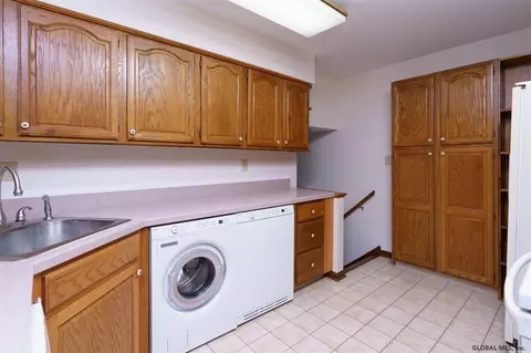 183 Benjamin St, Schenectady, NY 12303 photo 6