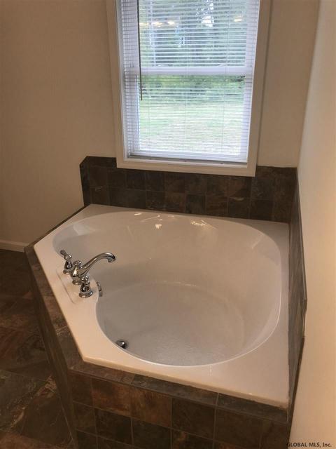 29 Ridgewood Dr, Mechanicville, NY 12118 photo 24
