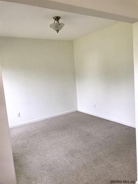 29 Ridgewood Dr, Mechanicville, NY 12118 photo 6