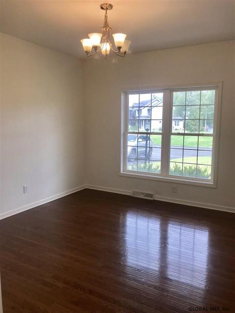 29 Ridgewood Dr, Mechanicville, NY 12118 photo 4