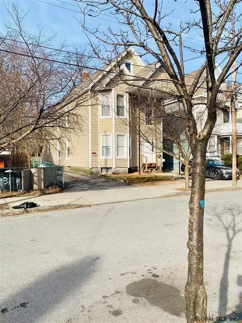 25 Chestnut St, Schenectady, NY 12307 photo 2