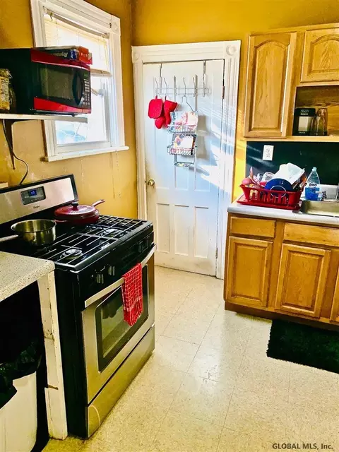 25 Chestnut St, Schenectady, NY 12307 photo 11
