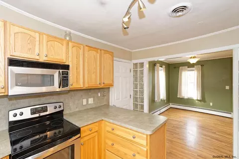 40 Kendale Ave, Schenectady, NY 12304 photo 8