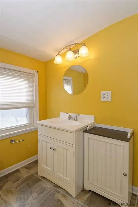 40 Kendale Ave, Schenectady, NY 12304 photo 19