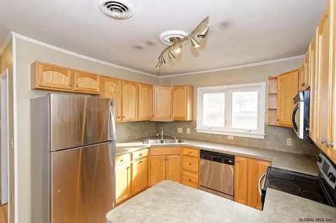 40 Kendale Ave, Schenectady, NY 12304 photo 7